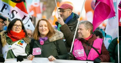 Simon Duteil et Murielle Guilbert, lors de la manifestation parisienne du 7 février 2023. [Martin Noda/Hans Lucas]