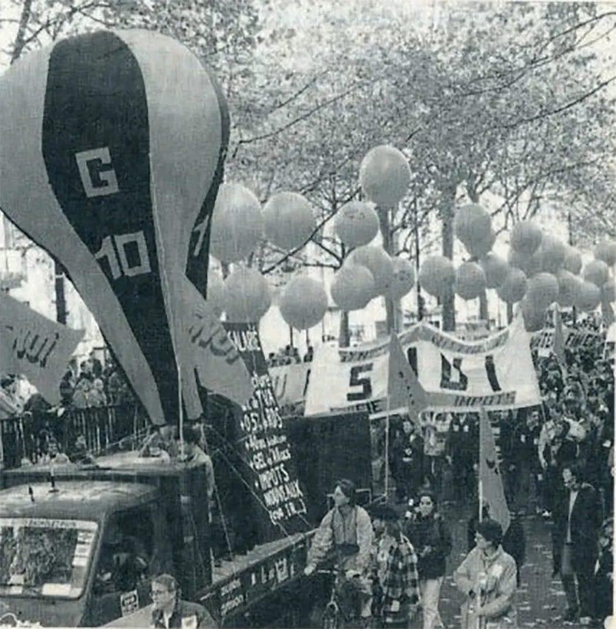 Le G10 et le SNUI en manifestation à Paris contre le Plan Juppé, en novembre 1995. [DR]