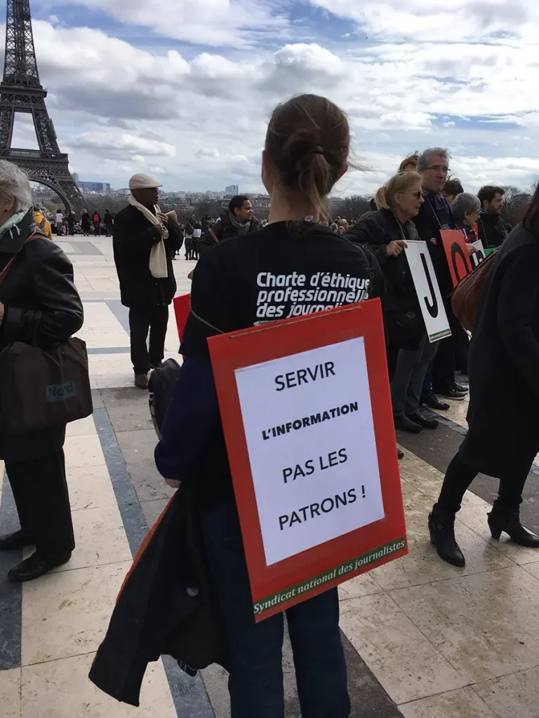 « Servir l’information, pas les patrons ». Au Trocadéro, à l’occasion des 100 ans du SNJ, en 2018. [DR]