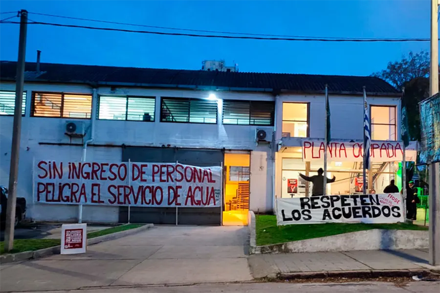 Durant la grève de 48 heures appelée, en juillet 2023, par le syndicat de l’OSE, sept occupations de lieux de production ont été organisées simultanément : cinq à Montevideo, les deux autres à Las Piedras et Costa de Oro. [PIT-CNT]