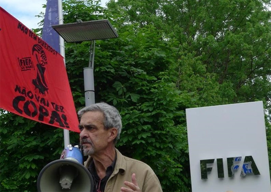 Dirceu Travesso, Didi, lors d’une manifestation organisée devant le siège de la FIFA, à Genève, en juin 2024. [Coll. CM]